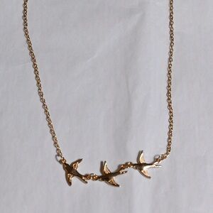 Elegant Gold Bird Necklace Great gift nature lover Perfect length New 3 birds